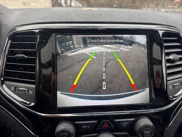 Certified 2022 Jeep Grand Cherokee Limited w/ Tech Group image 11