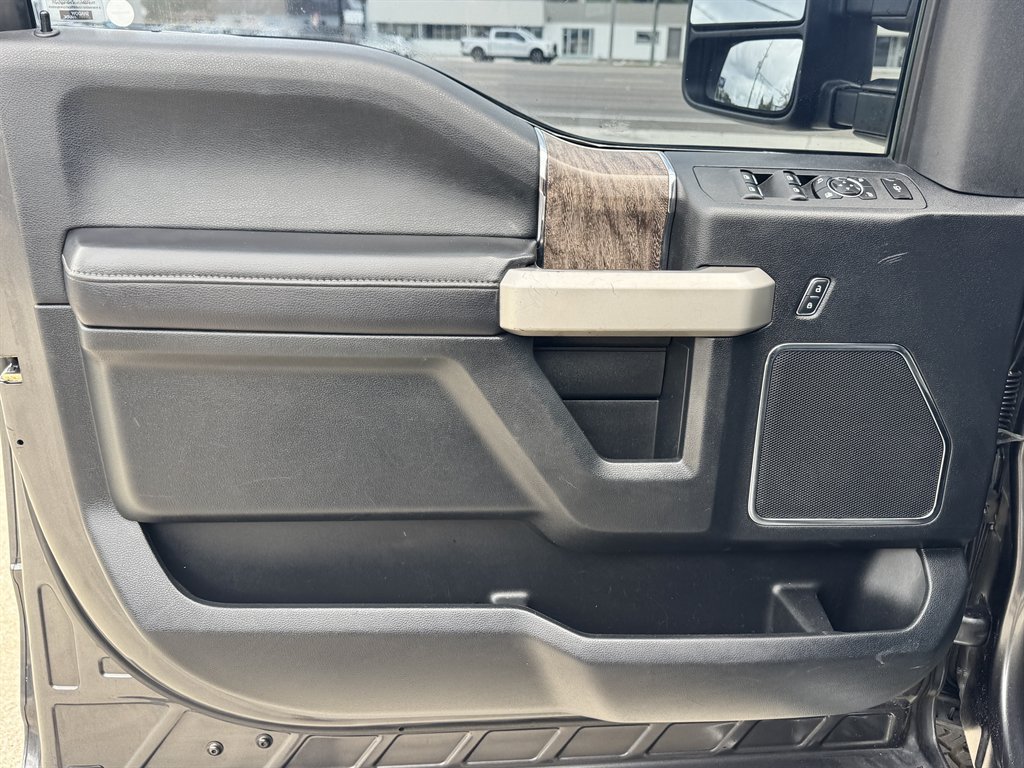 Used 2017 Ford F350 Lariat AWD/4WD image 13