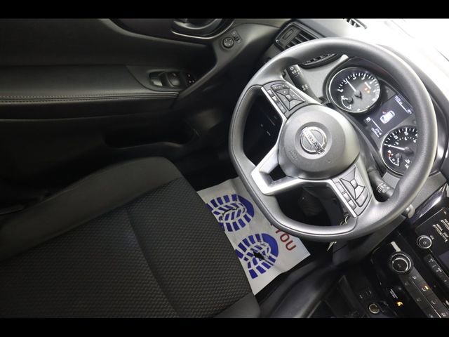 Used 2018 Nissan Rogue Sport S image 19