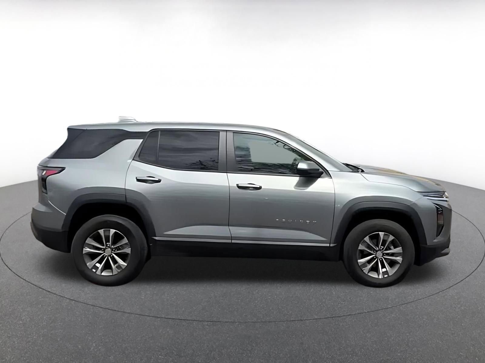 Used 2025 Chevrolet Equinox LT AWD/4WD image 8