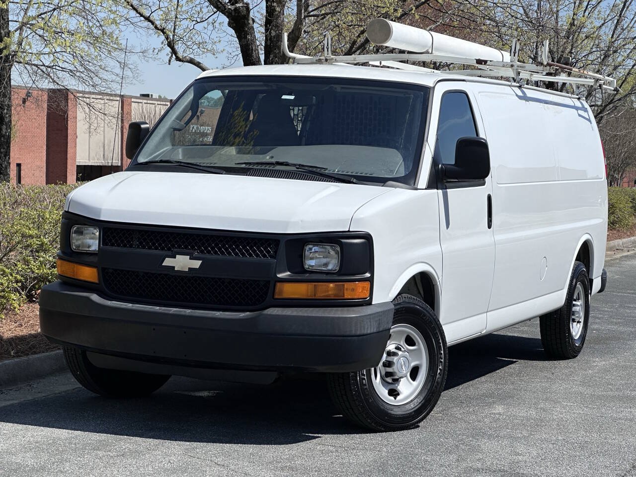 Used 2016 Chevrolet Express 2500 Extended RWD image 2