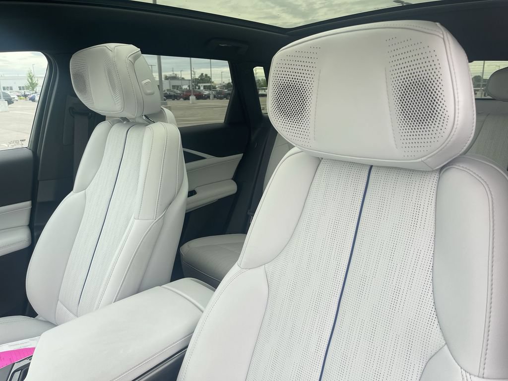 Certified 2025 Cadillac Lyriq Luxury AWD/4WD image 18
