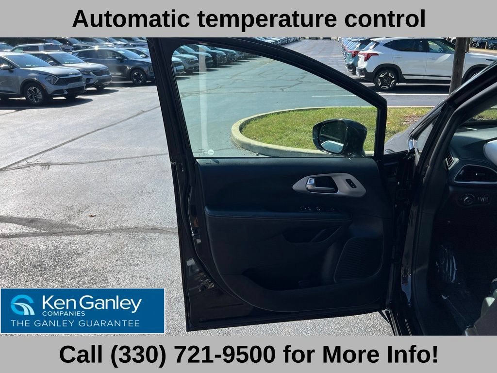 Used 2021 Chrysler Pacifica Touring-L w/ S Appearance Package FWD image 23