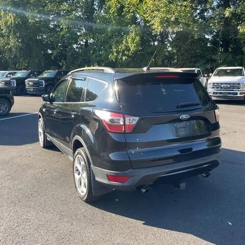 Used 2017 Ford Escape SE w/ SE Leather Comfort Package FWD image 3