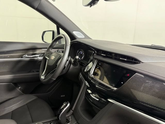 Certified 2025 Cadillac XT6 Sport w/ LPO, Red Accent Package AWD/4WD image 37