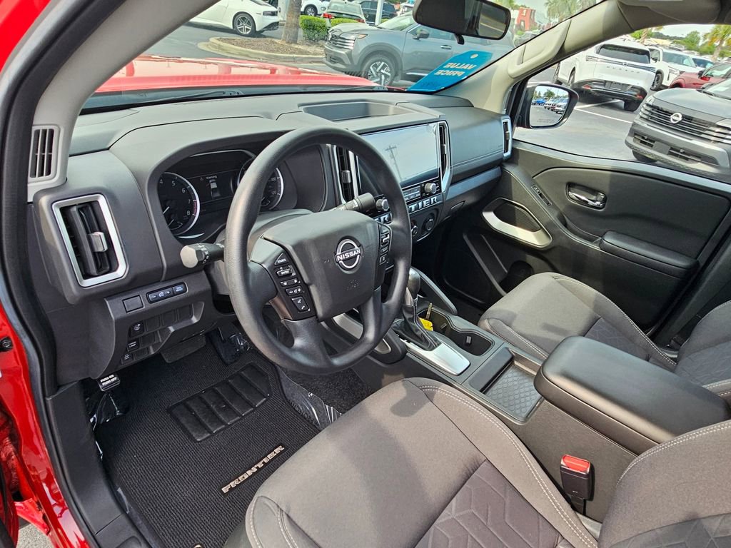 Used 2025 Nissan Frontier SV image 15