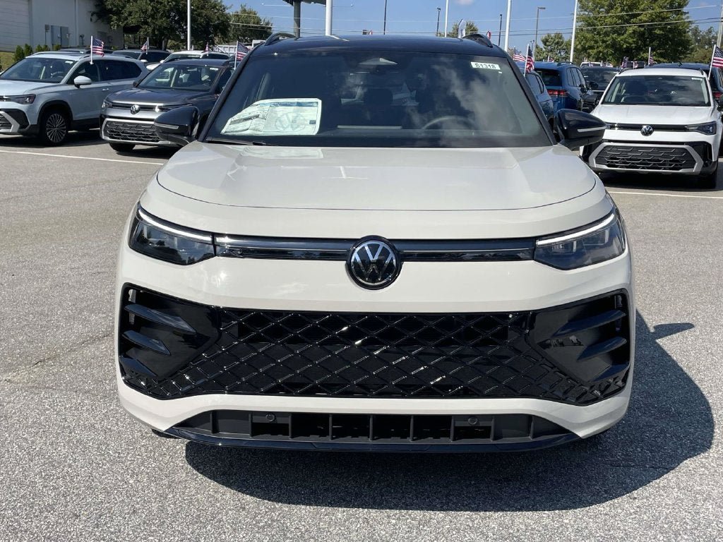 New 2026 Volkswagen Tiguan SE R-Line FWD image 3
