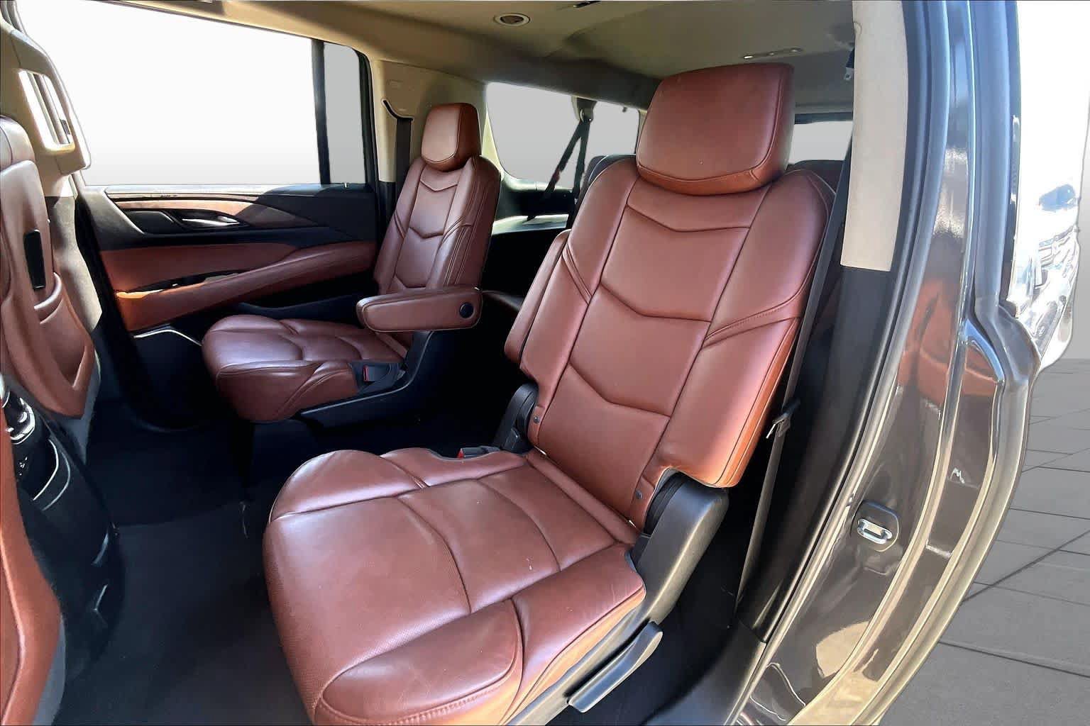 Used 2018 Cadillac Escalade ESV Luxury RWD image 21