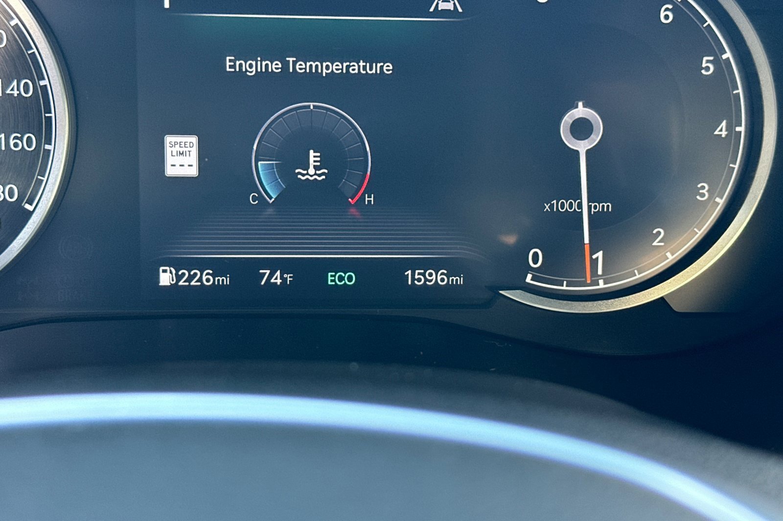 Used 2025 Genesis G70 2.5T image 26