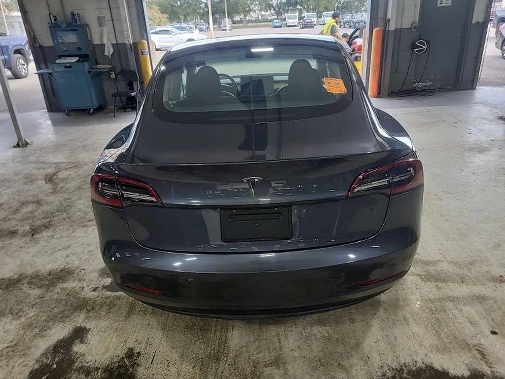 Used 2023 Tesla Model 3 Standard Range image 3