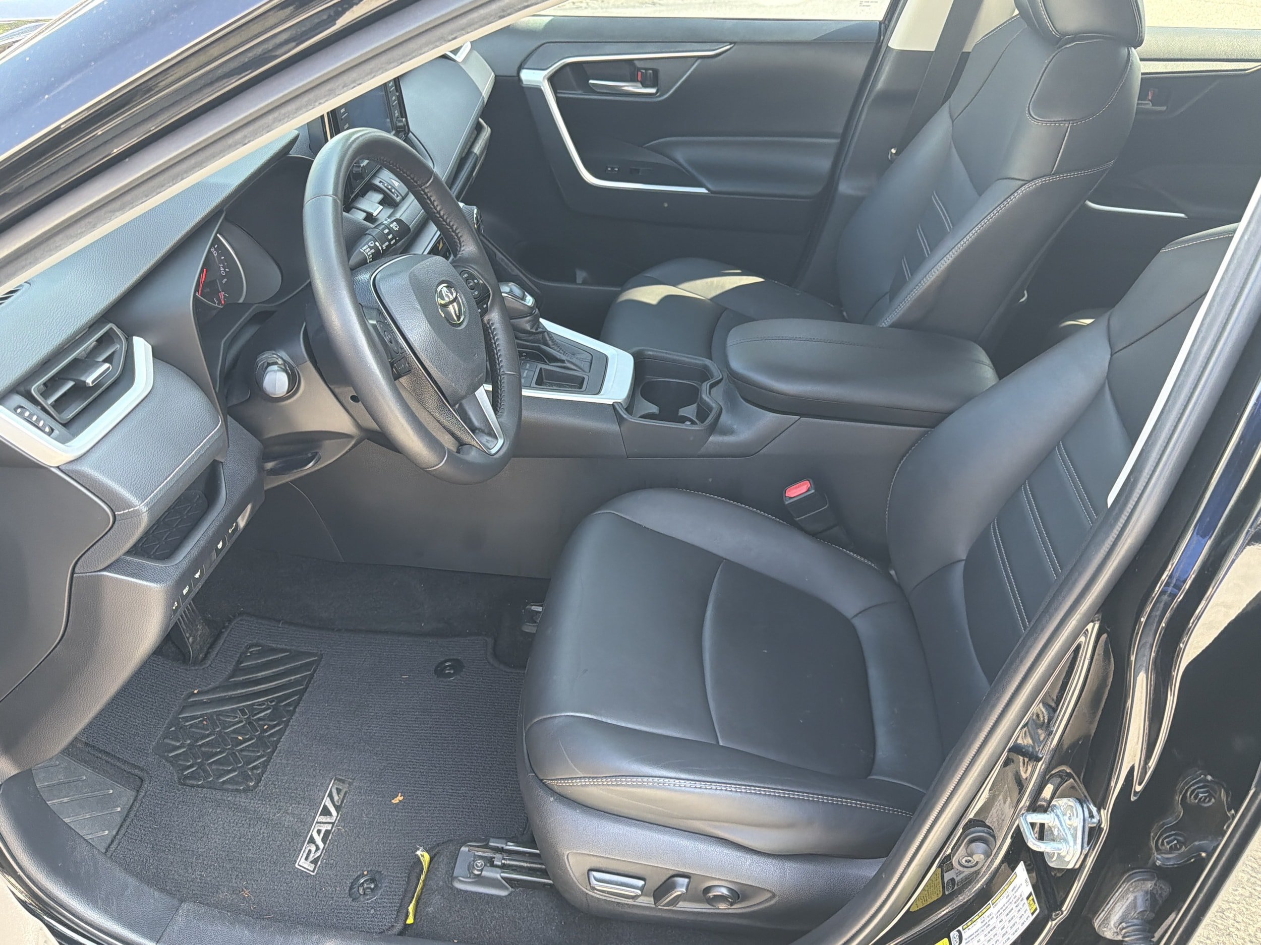 Used 2021 Toyota RAV4 XLE Premium FWD image 17