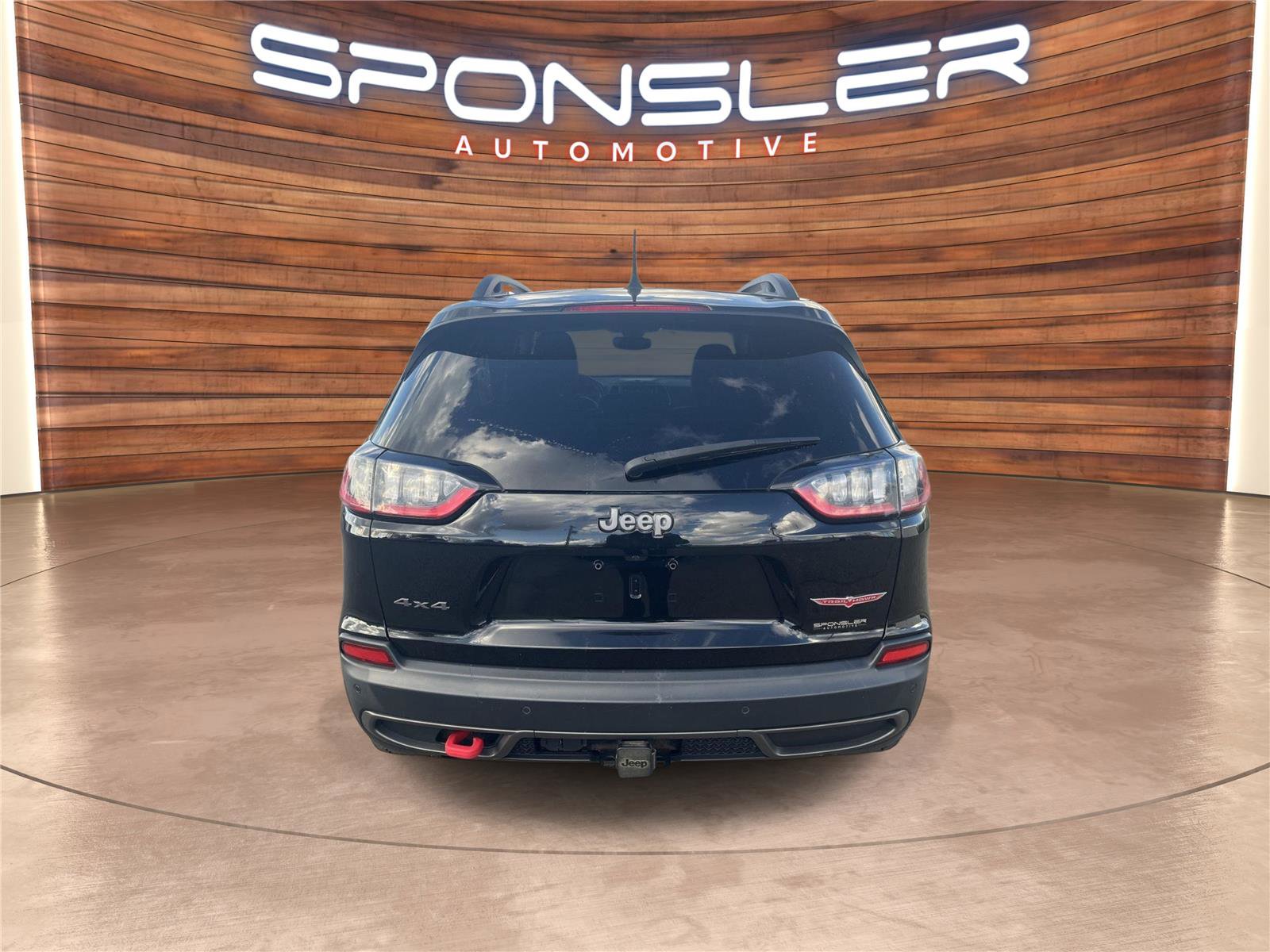 Used 2019 Jeep Cherokee Trailhawk image 5