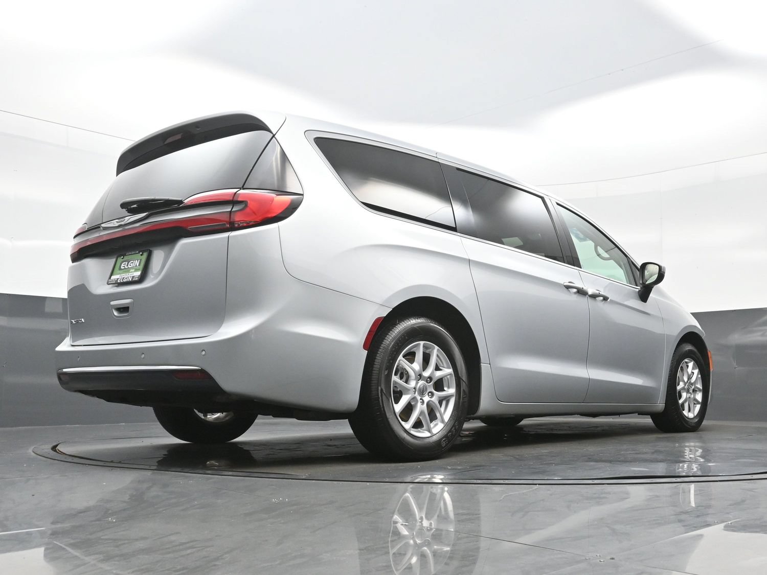 Used 2023 Chrysler Pacifica Touring-L FWD image 34