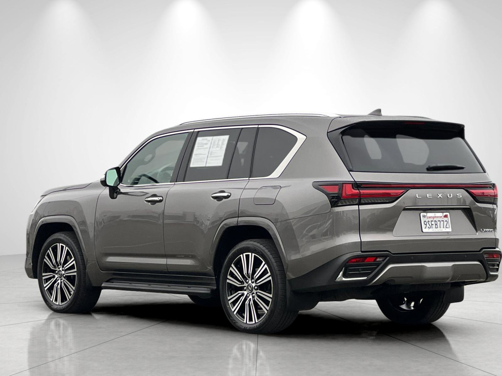 Used 2024 Lexus LX 600 4WD w/ Luxury Package image 3