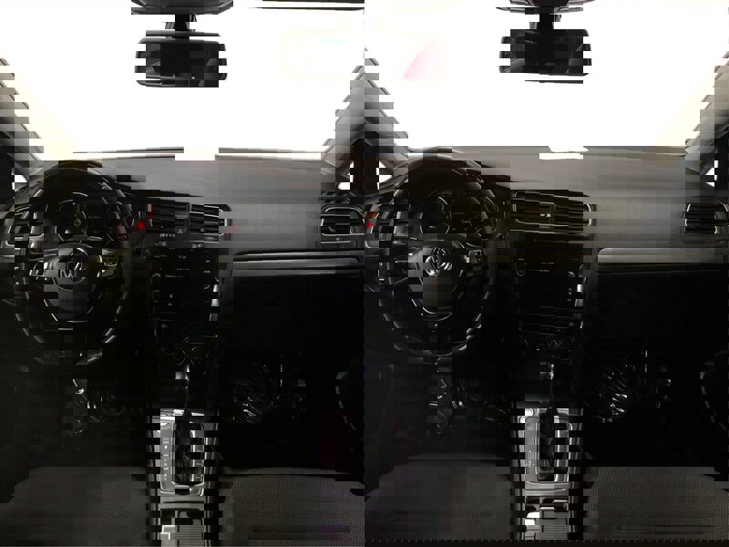 Used 2017 Volkswagen e-Golf SE w/ DC Fast Charging Package image 22