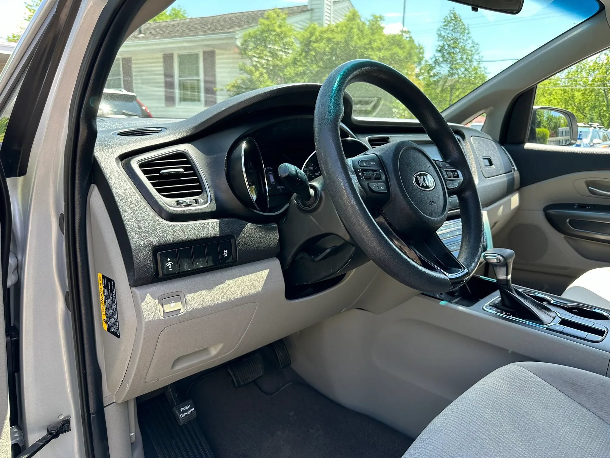 Used 2019 Kia Sedona LX FWD image 10