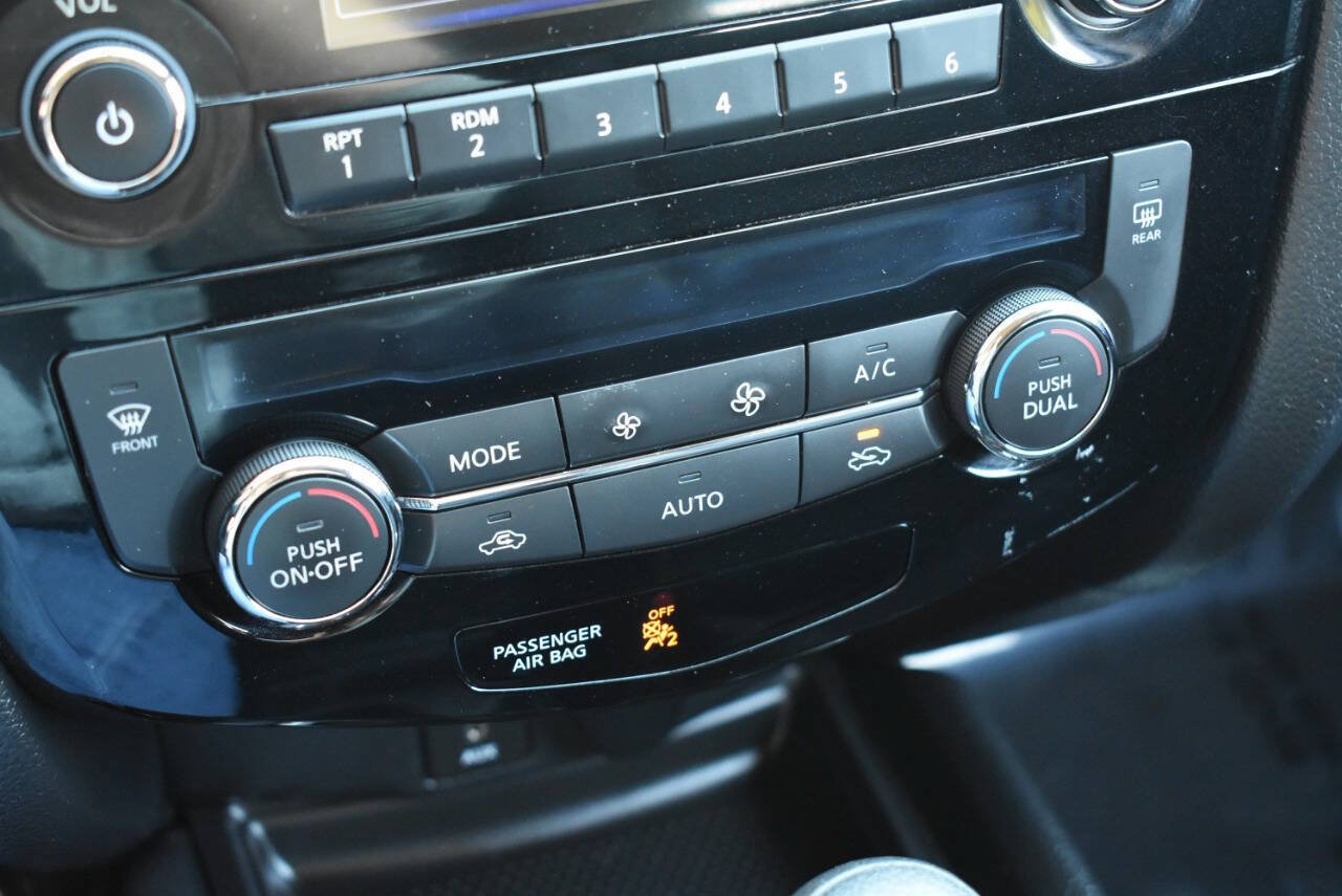 Used 2015 Nissan Rogue SV AWD/4WD image 23