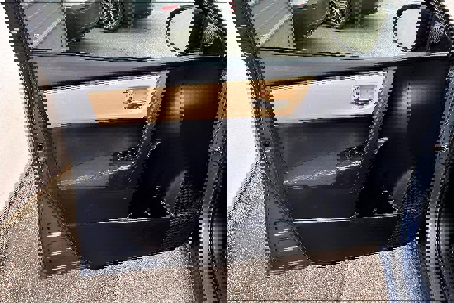 Used 2017 Toyota Corolla LE image 20