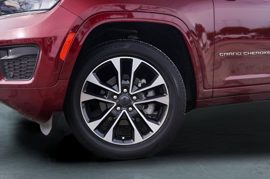 Used 2022 Jeep Grand Cherokee Overland image 4