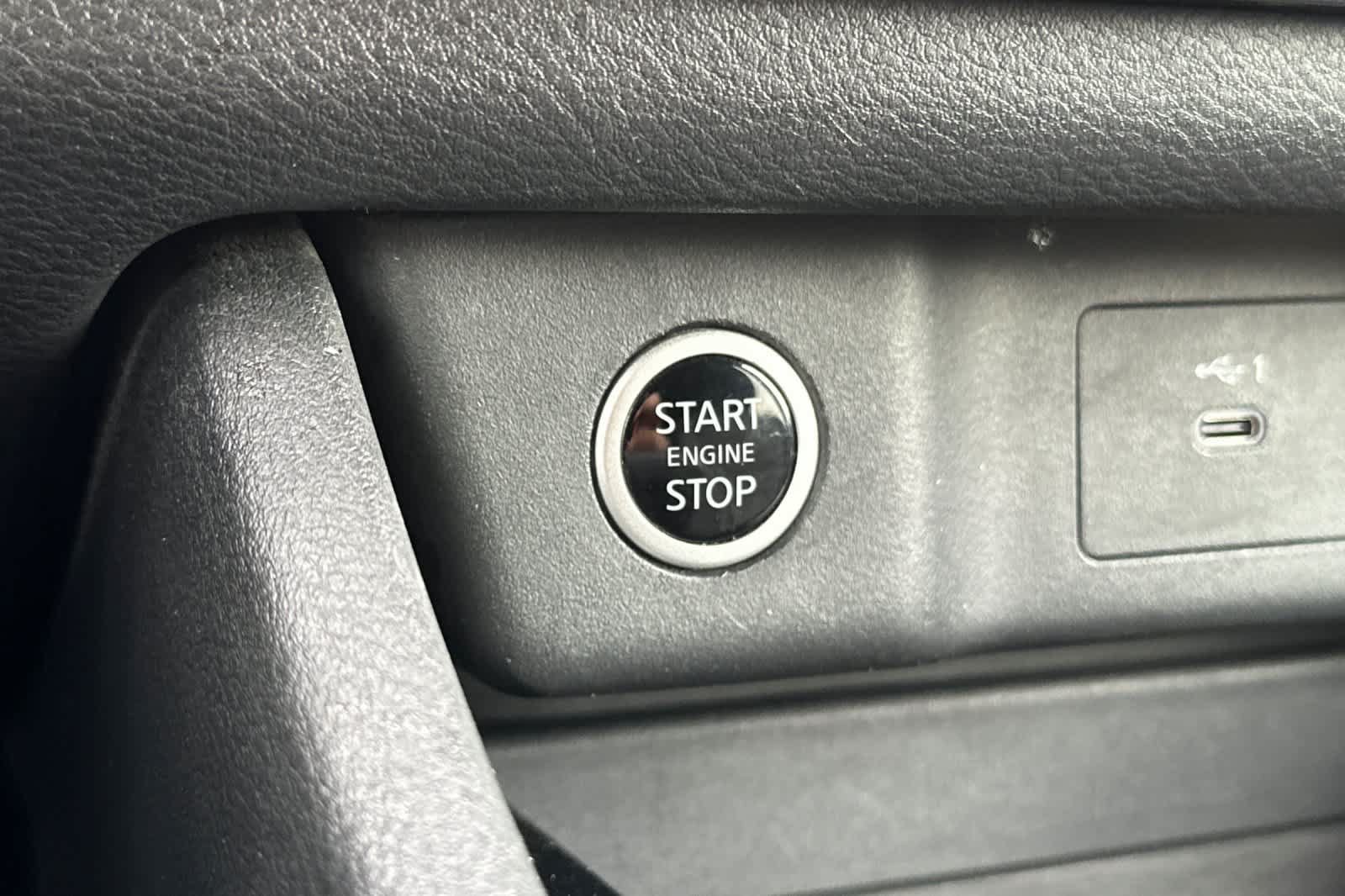 Used 2021 Nissan Rogue SV FWD image 23
