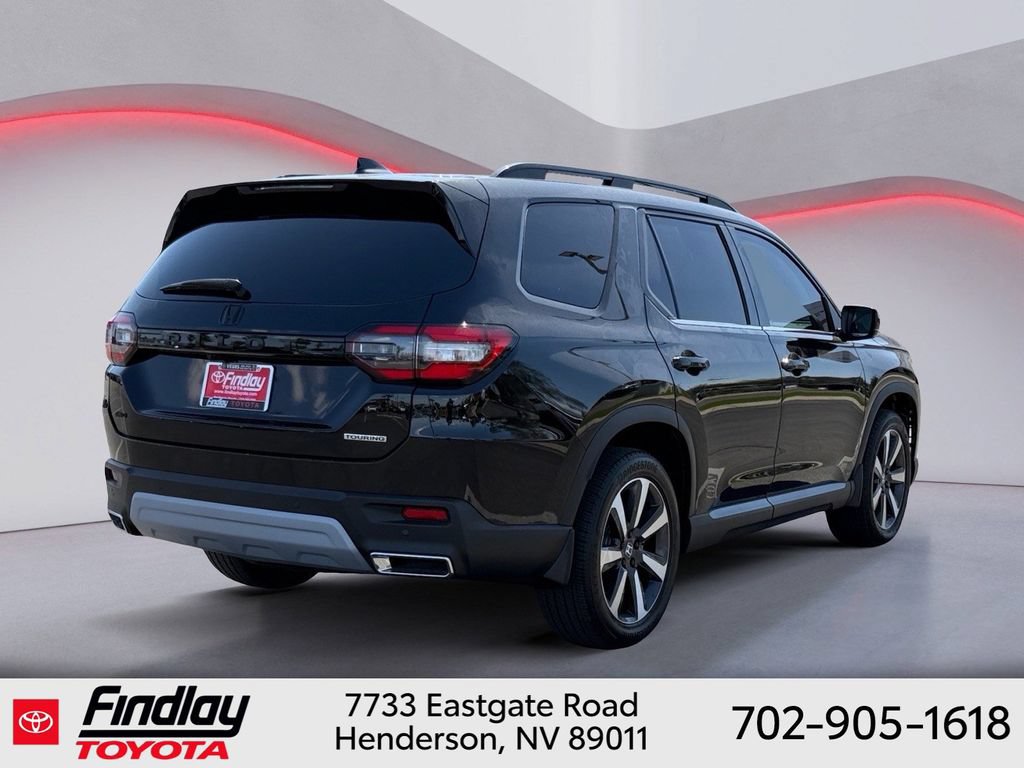 Used 2025 Honda Pilot Touring image 3