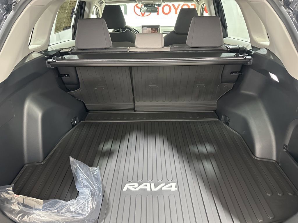 Used 2025 Toyota RAV4 XLE image 15