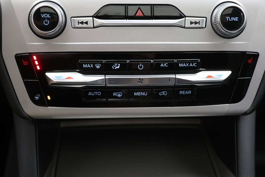 Used 2023 Ford Explorer XLT w/ Equipment Group 202A AWD/4WD image 23