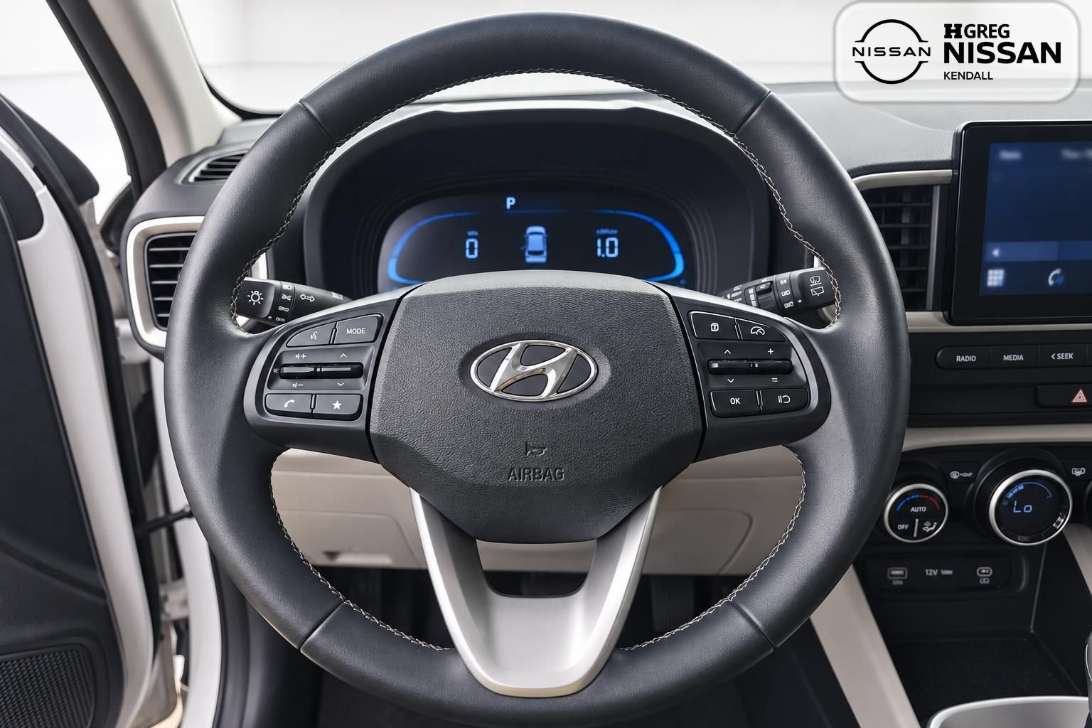 Used 2023 Hyundai Venue SEL FWD image 10