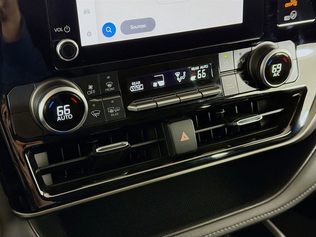 Used 2023 Toyota Highlander LE image 18