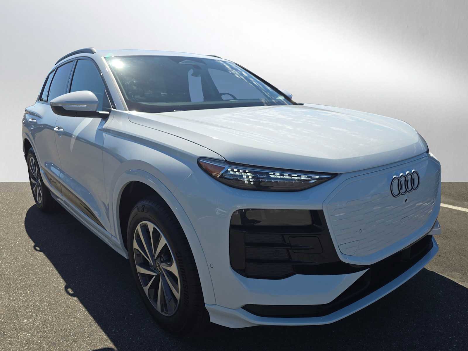 New 2025 Audi Q6 e-tron Premium Plus