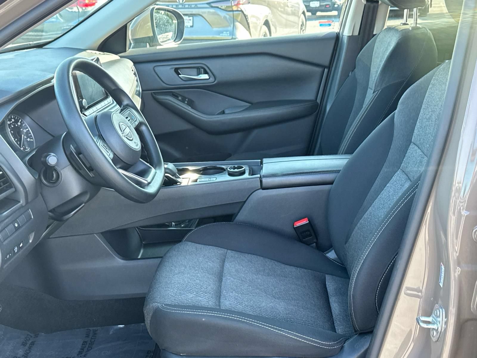 Used 2024 Nissan Rogue SV AWD/4WD image 25