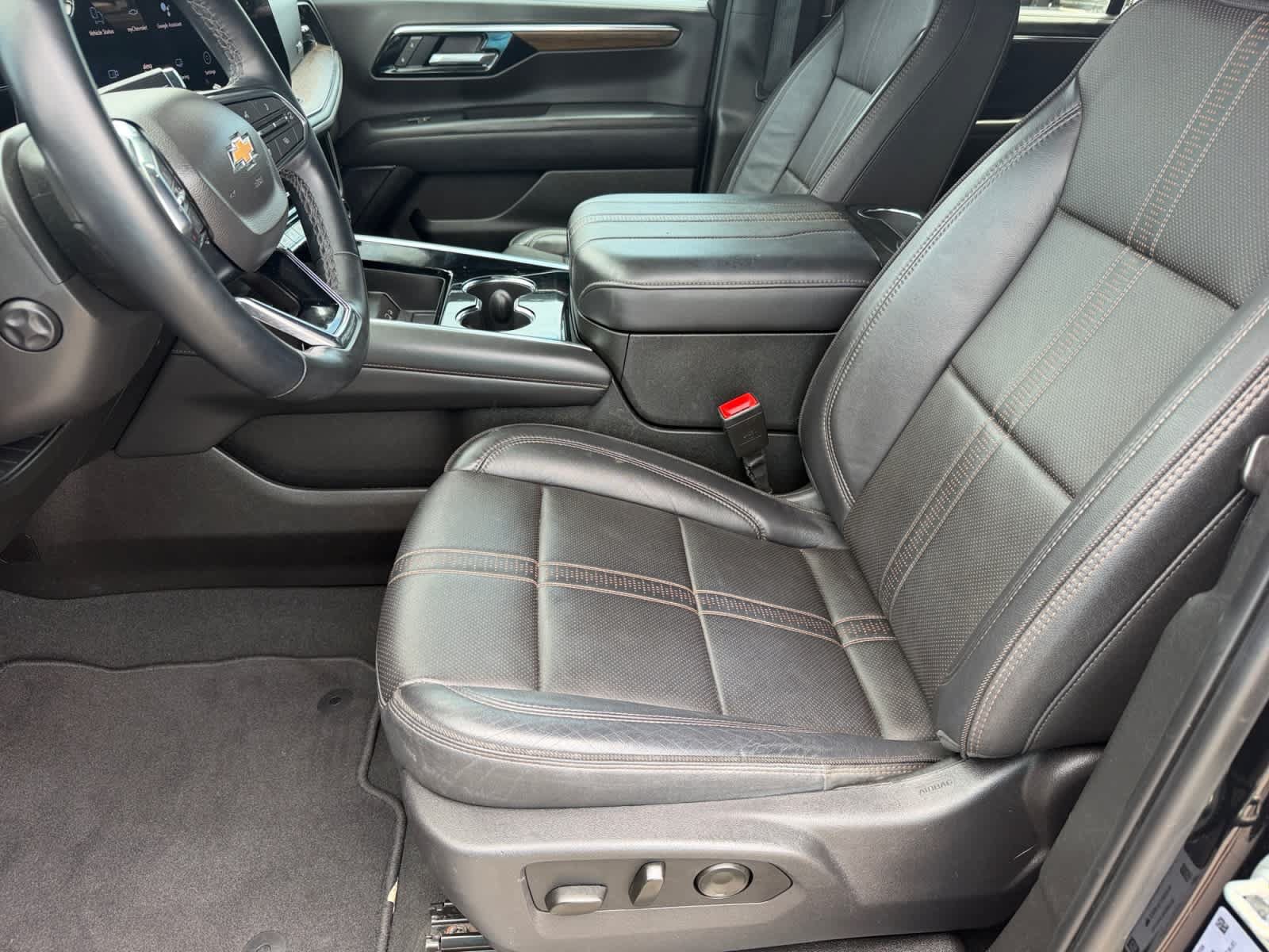 Used 2025 Chevrolet Tahoe High Country AWD/4WD image 11