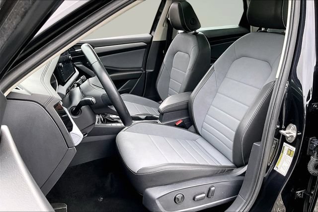 Used 2025 Volkswagen Jetta SE FWD image 20