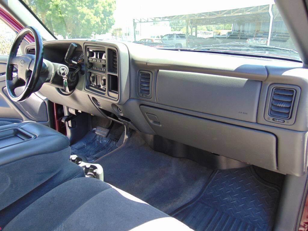 Used 2005 Chevrolet Silverado 1500 LS w/ Light Duty Power Package AWD/4WD image 18