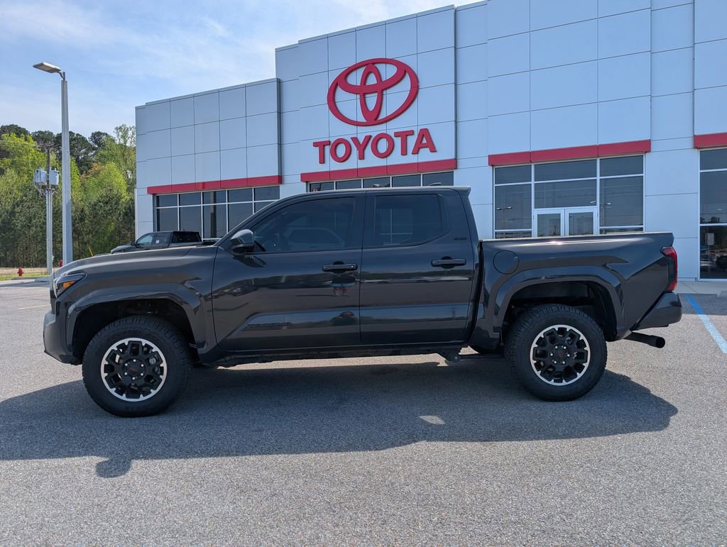 Used 2025 Toyota Tacoma SR5 AWD/4WD image 2
