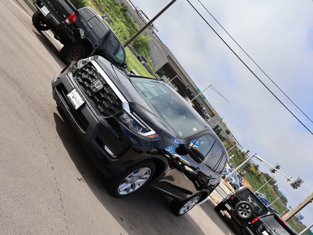 Certified 2025 Honda Passport EX-L image 3