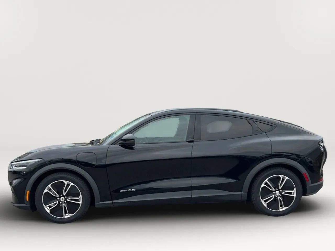 Used 2021 Ford Mustang Mach-E Select w/ Comfort/Appearance Package image 4