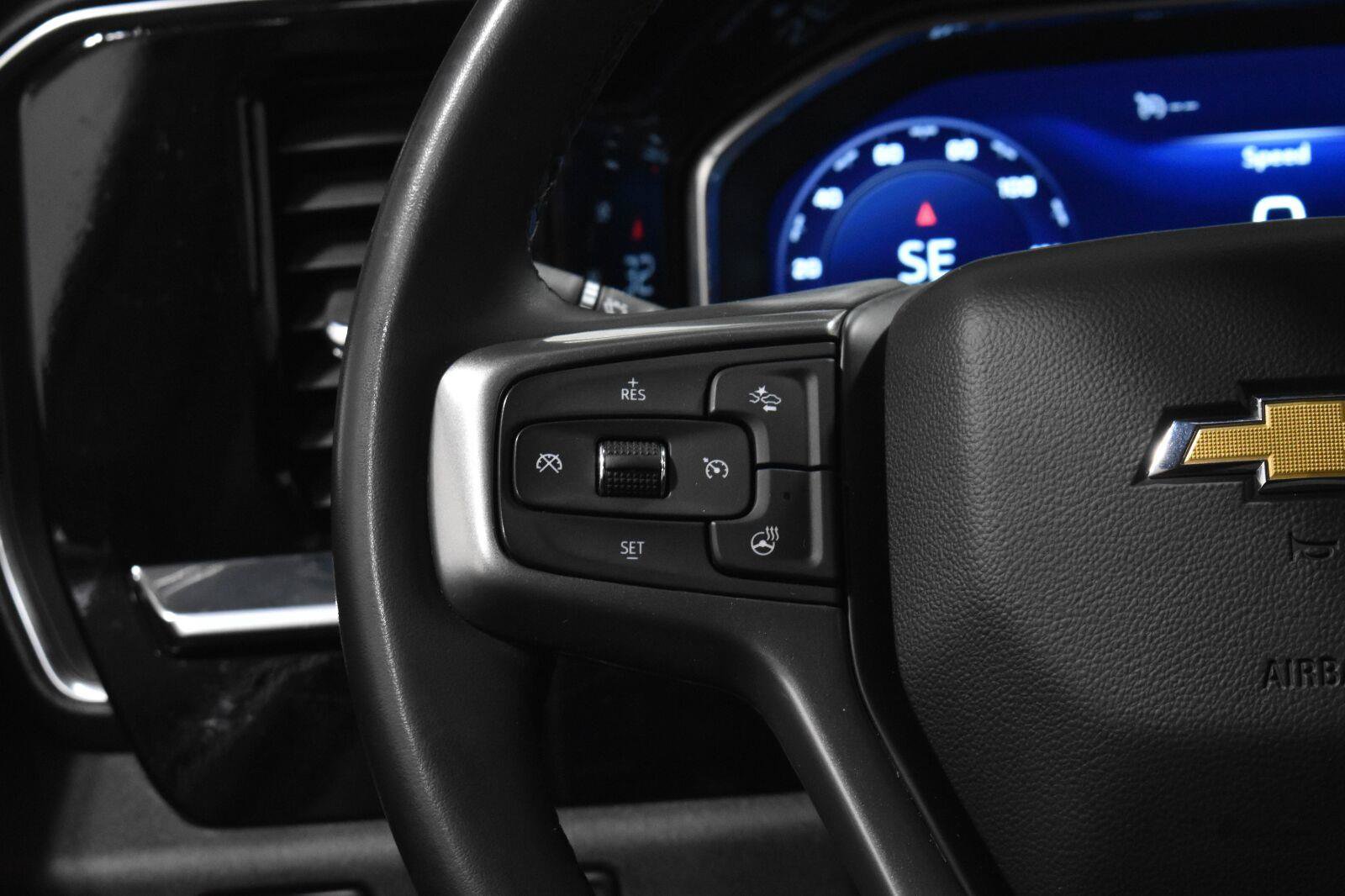 Used 2023 Chevrolet Silverado 1500 LT AWD/4WD image 7