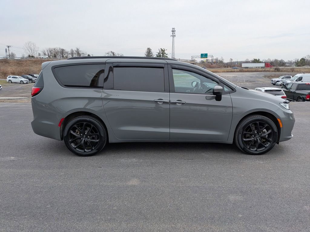 Used 2023 Chrysler Pacifica Touring-L w/ S Appearance Package image 2