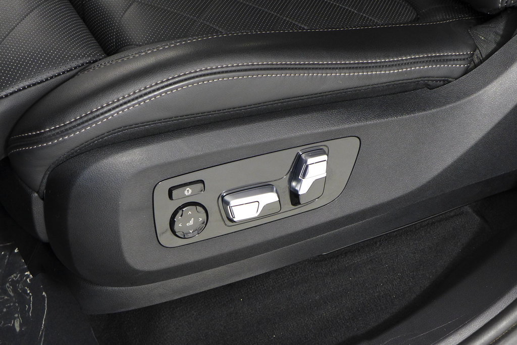 Certified 2024 BMW X7 xDrive40i w/ M Sport Package AWD/4WD image 23