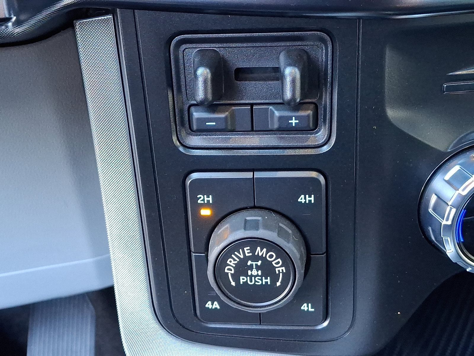 Used 2022 Ford F150 Limited image 26