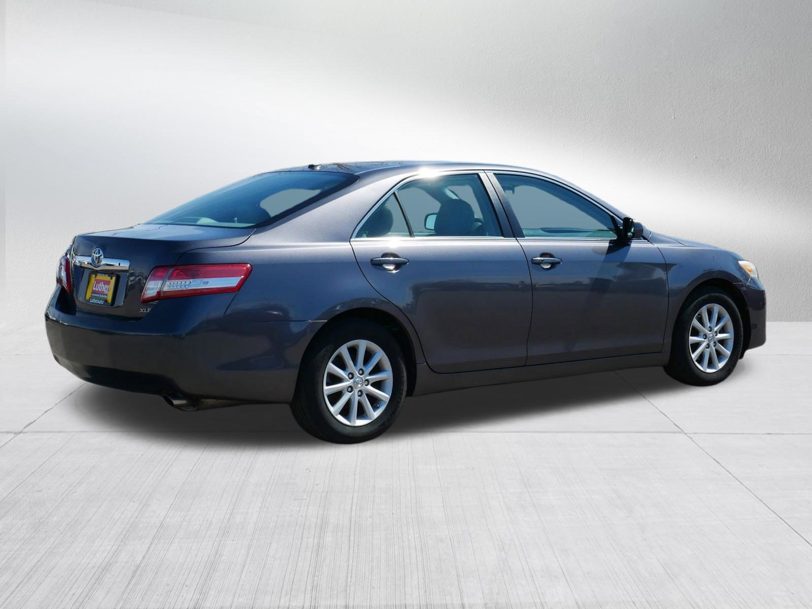 Used 2011 Toyota Camry XLE w/ SE/XLE Extra-Value Pkg image 7