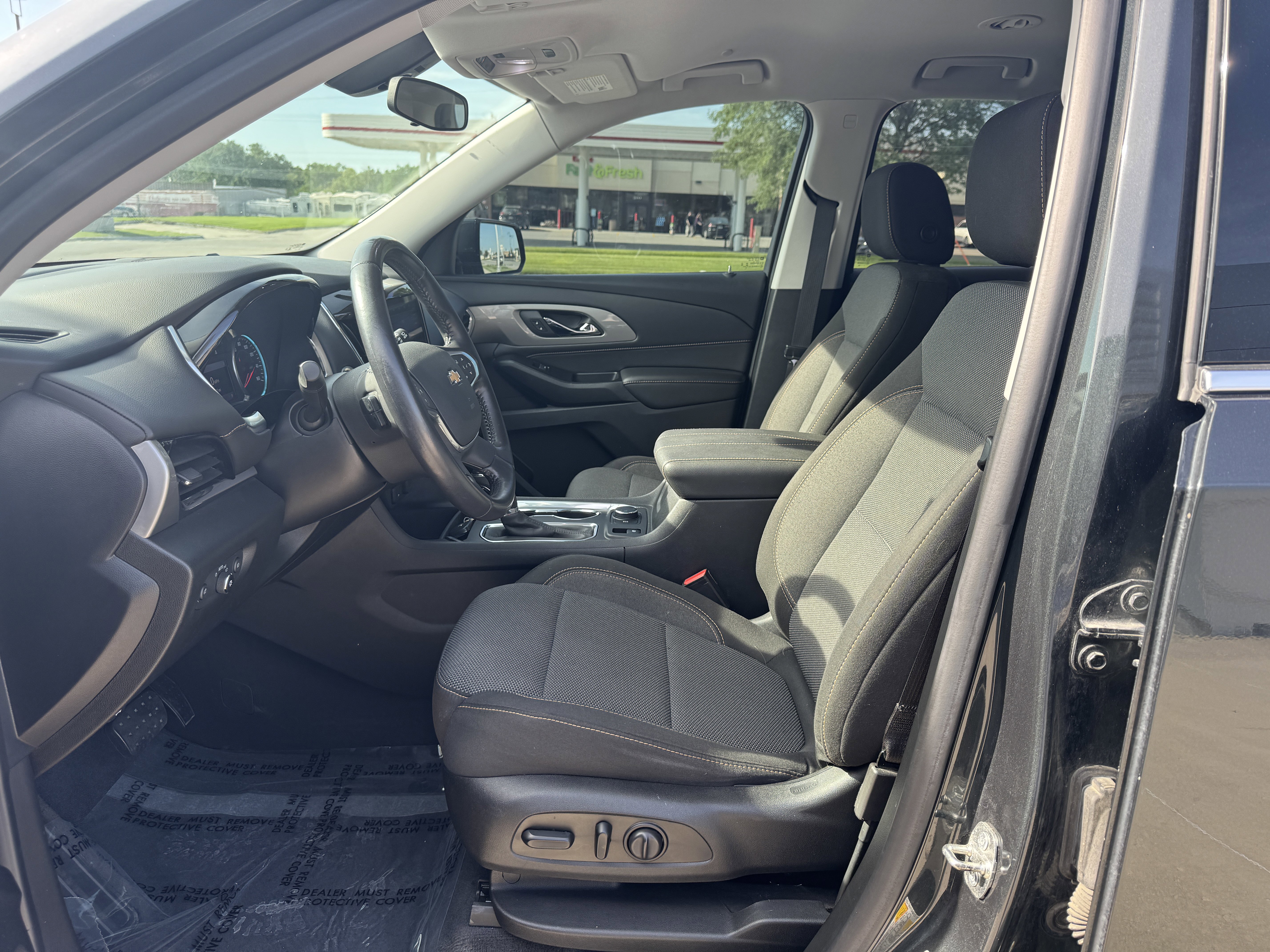 Used 2020 Chevrolet Traverse LT image 10