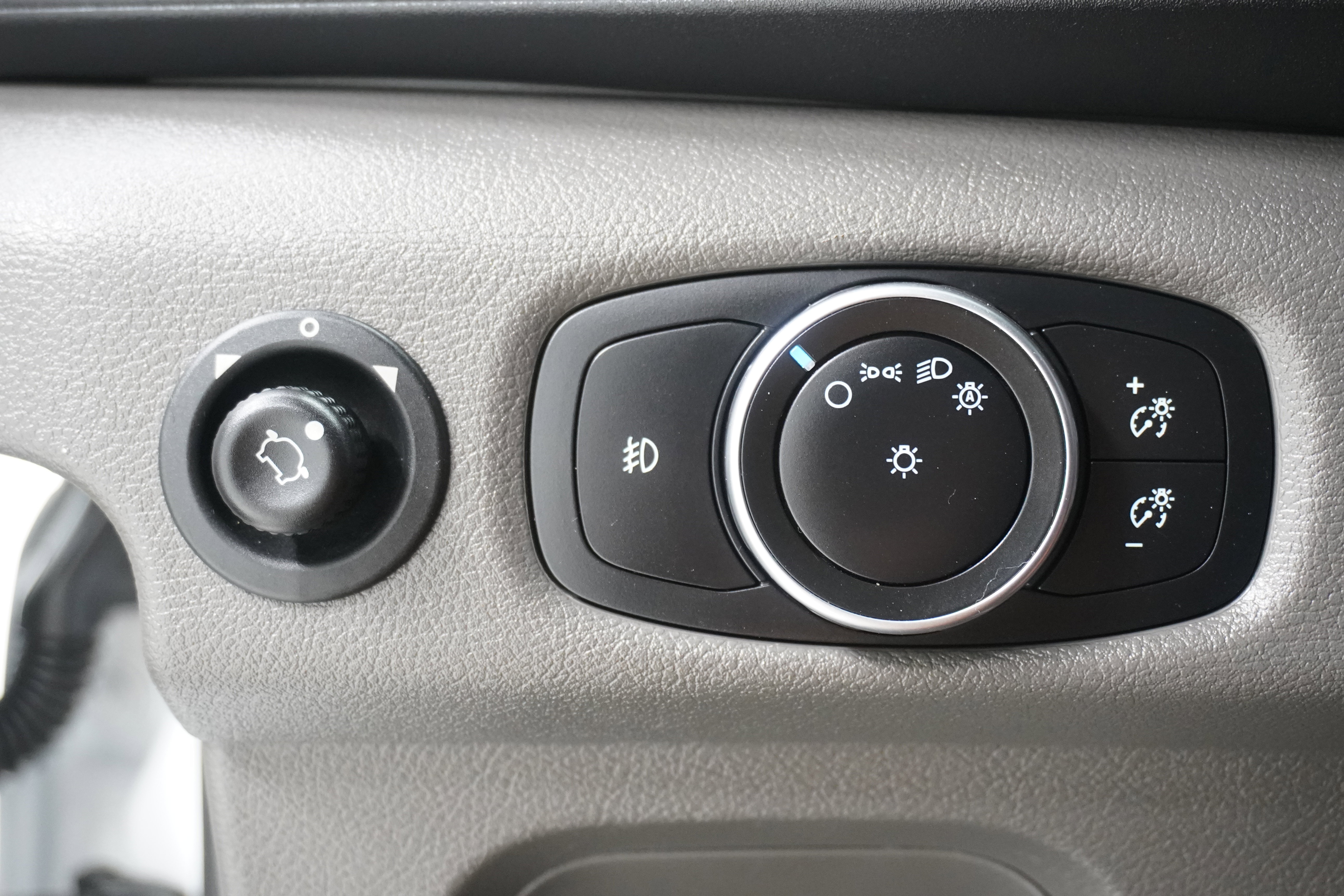 Used 2020 Ford Transit 250 Medium Roof w/ Load Area Protection Package image 16