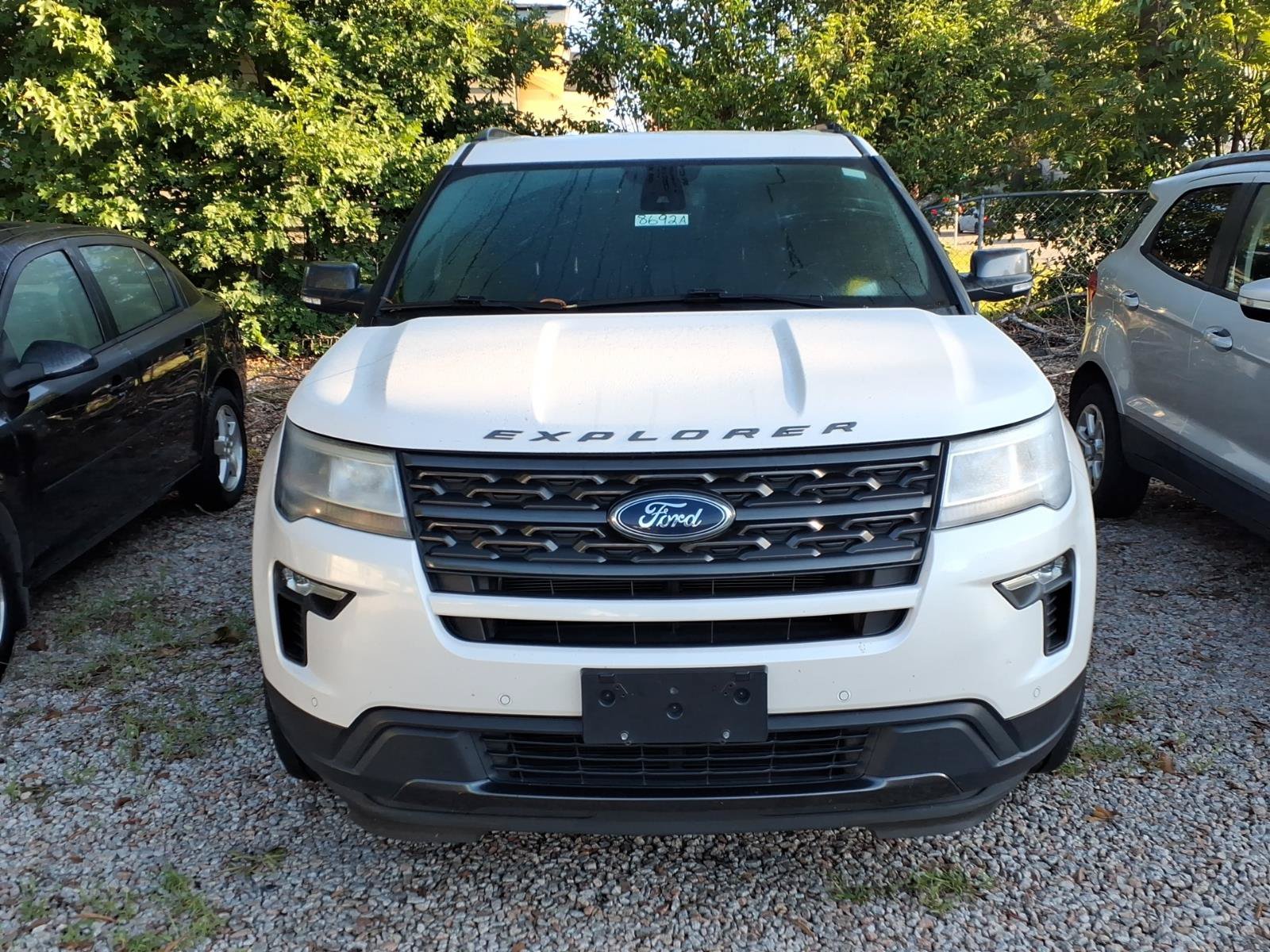 Used 2018 Ford Explorer XLT w/ Equipment Group 202A FWD image 2