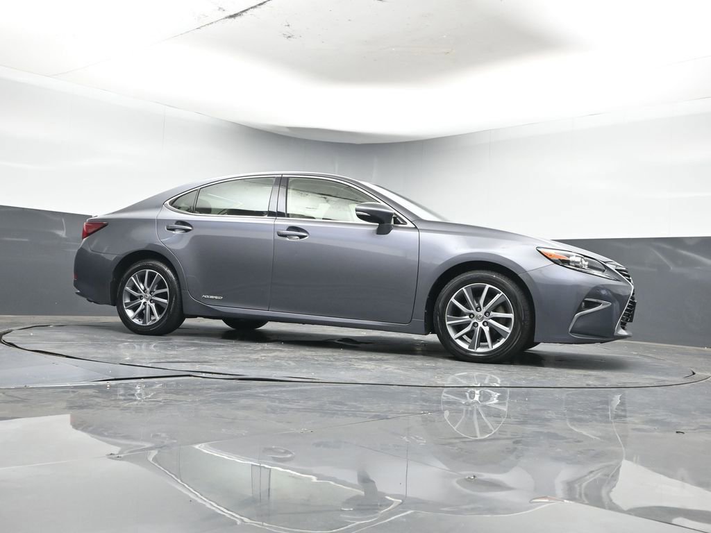 Used 2017 Lexus ES 300h image 29