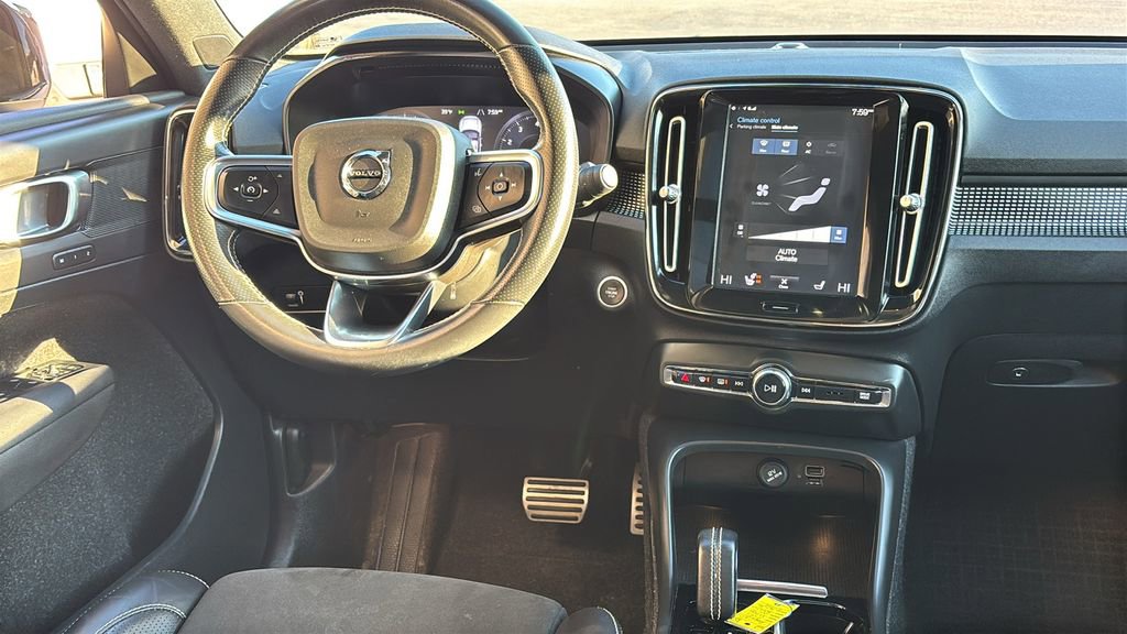 Used 2021 Volvo XC40 T5 R-Design w/ Climate Package image 7