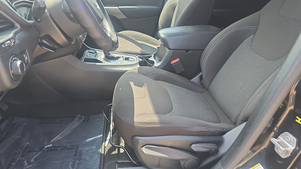 Used 2020 Jeep Cherokee Latitude FWD image 13