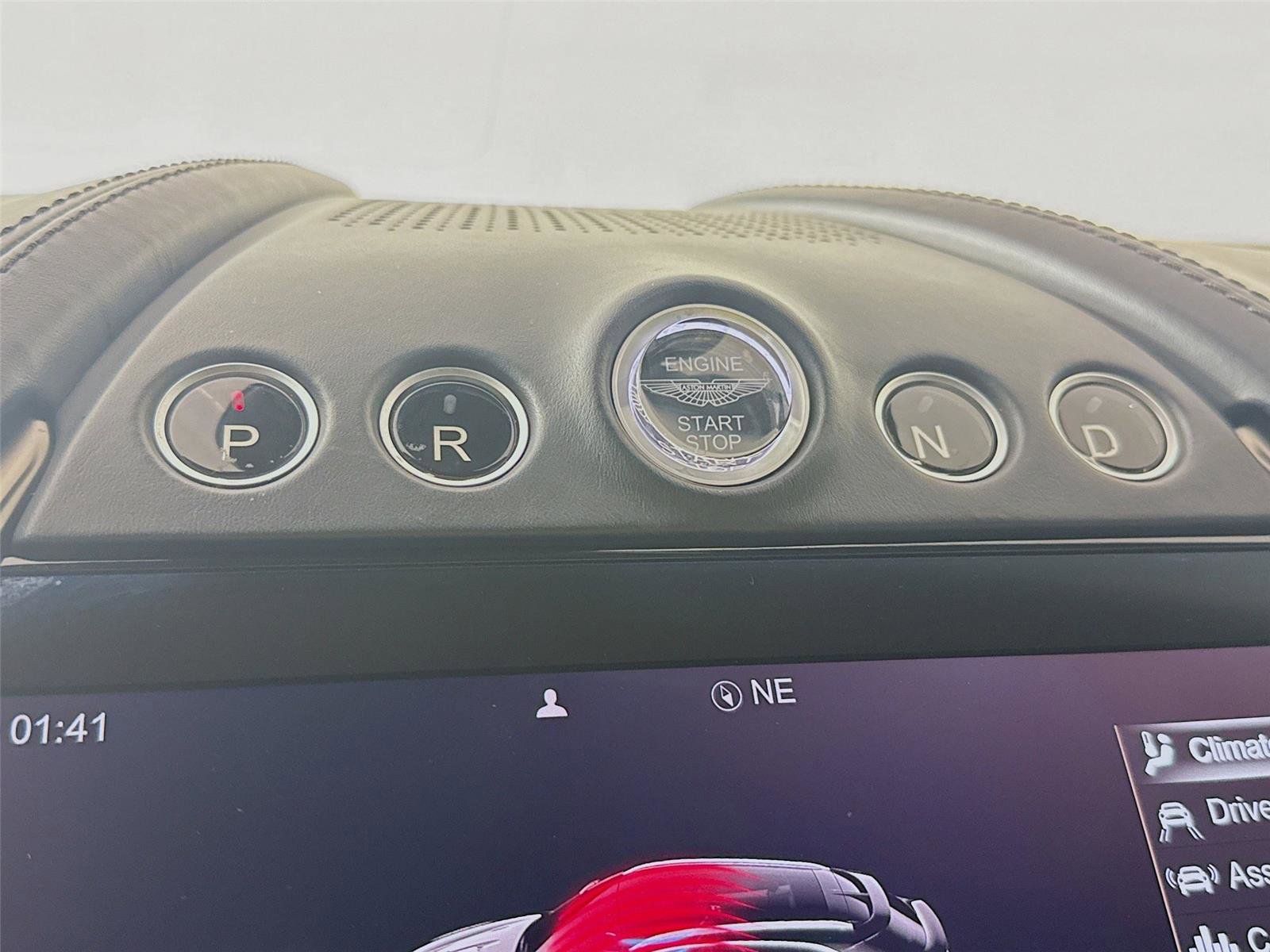 Used 2022 Aston Martin DBX image 18