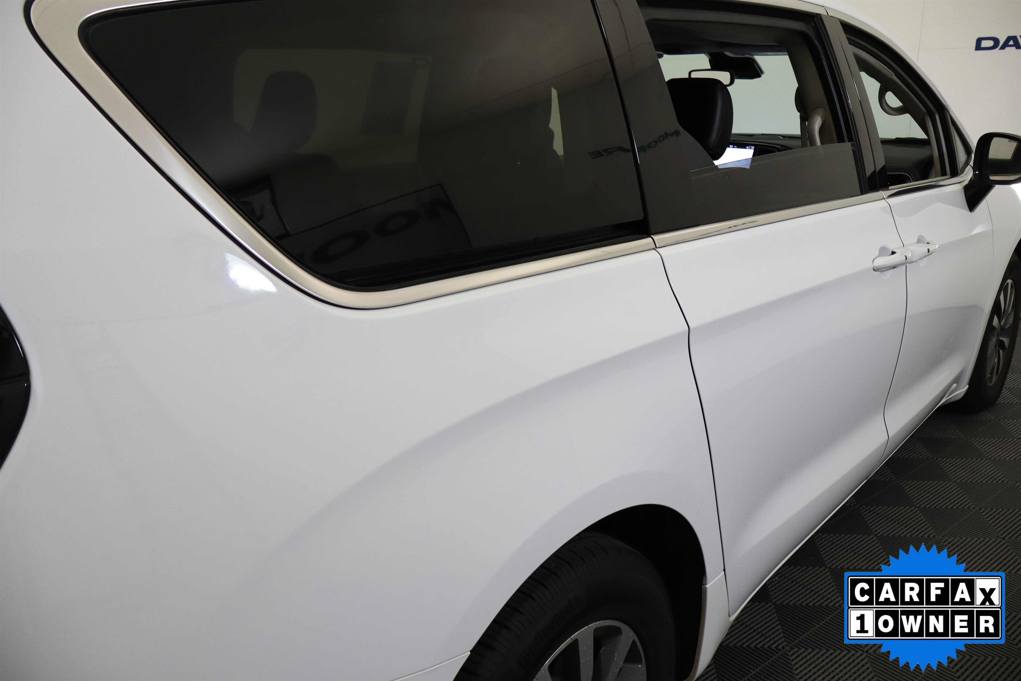 Used 2024 Chrysler Pacifica Select image 6